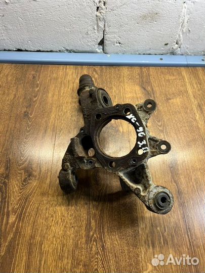 Кулак поворотный задний правый Volvo Xc90