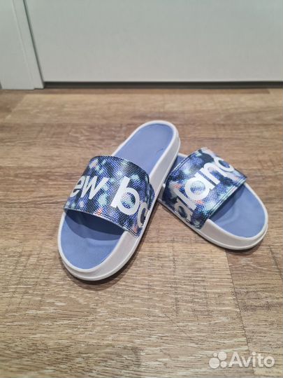Шлепки new balance