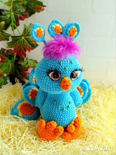 Вязанная игрушка ручной работы Павлин