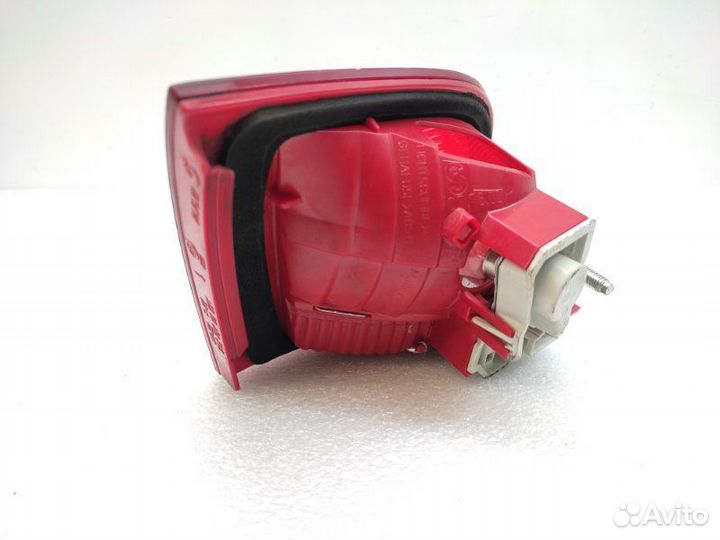 Фонарь крышки багажника (внутренний) задний правый