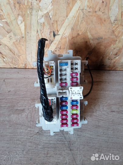 Блок предохранителей Nissan Navara D40