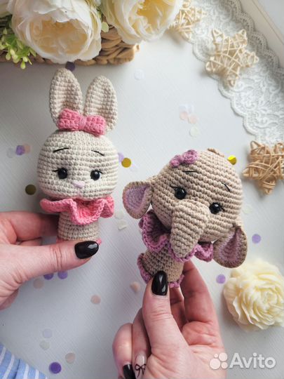 Вязаные погремушки на ножке