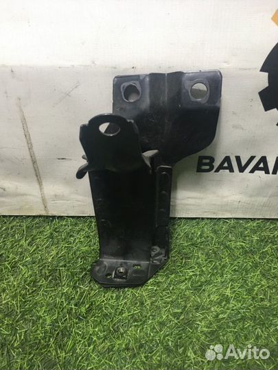 Кронштейн радиатора левый Volvo S60 1.6 2011