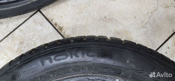 Nokian Tyres Hakkapeliitta 7 215/55 R17 98T