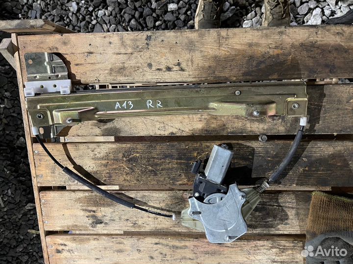 Задний правый стеклоподъемник chery bonus a13