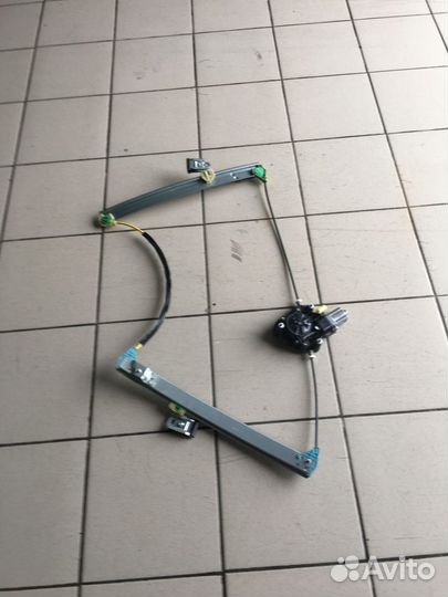 Стеклоподъемник передний правый Лада Веста LADA