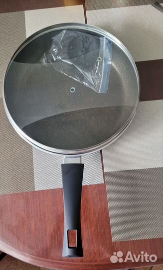 Сковорода 28 см с крышкой