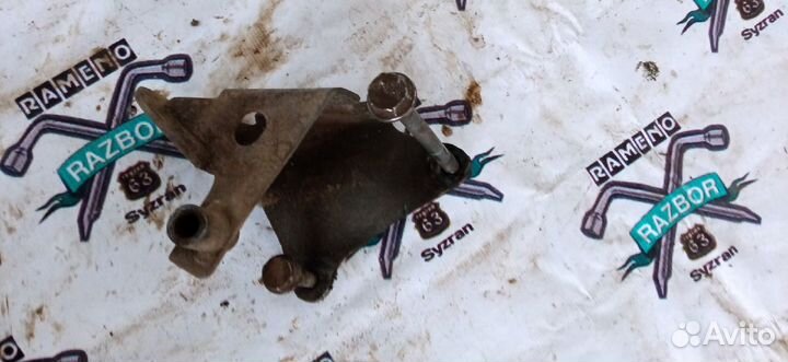 Кронштейн кпп Volkswagen Golf 2