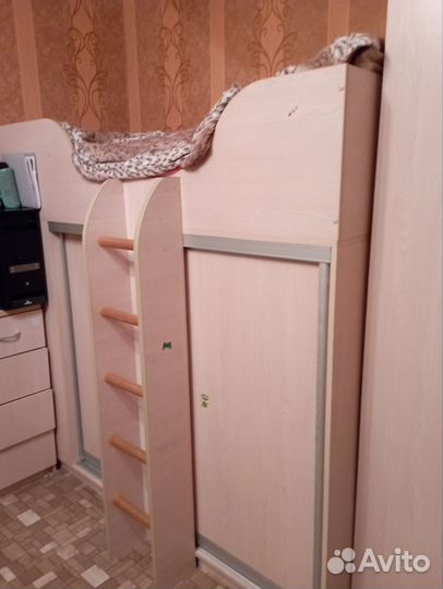 Кровать чердак со шкафом