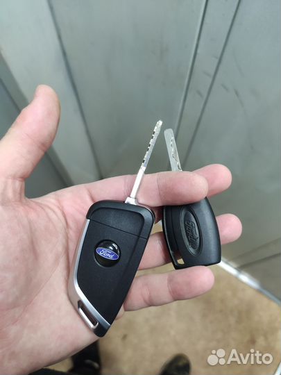 Выкидной ключ Форд Фокус 2 (с привязкой )