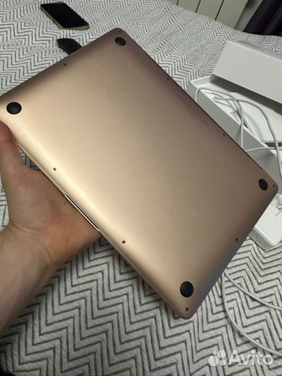 Macbook air 13 2022 256 m1 gold