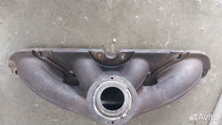 Выпускной коллектор Bmw 750Lix F02 N63 4.4I 2009