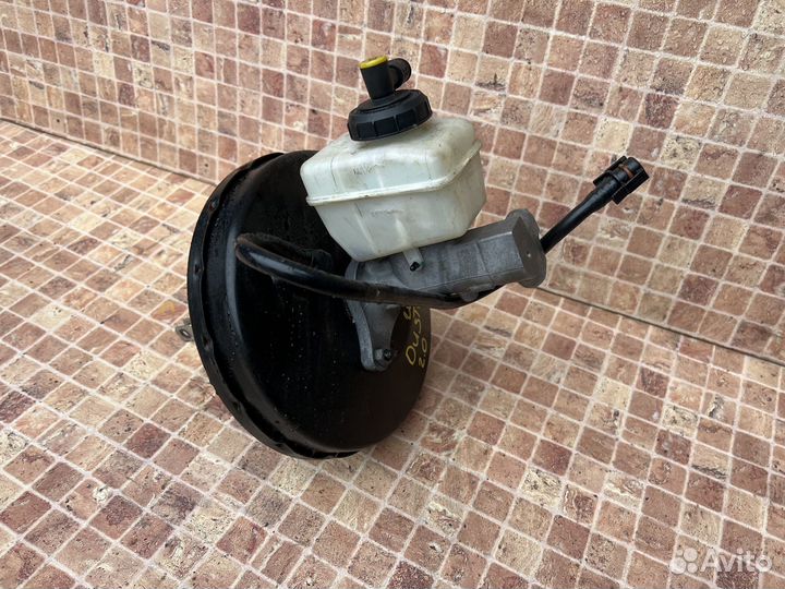 Вакуумный усилитель тормозов Renault Duster