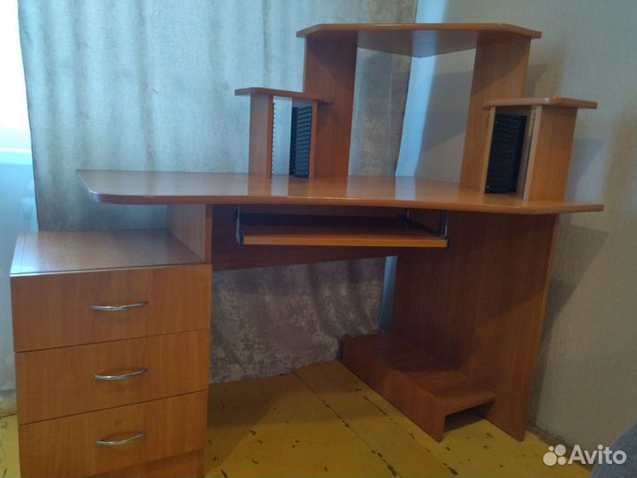 Компьютерный стол