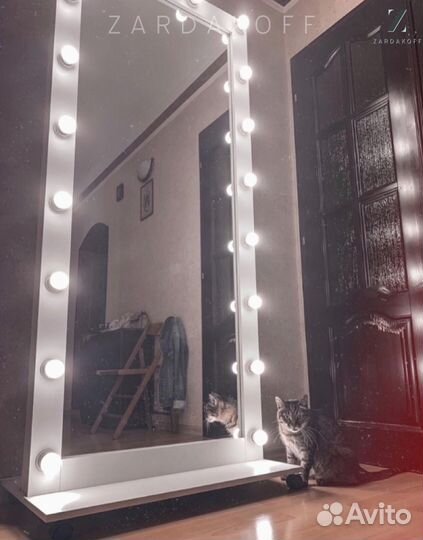 Гримерное зеркало с подсветкой