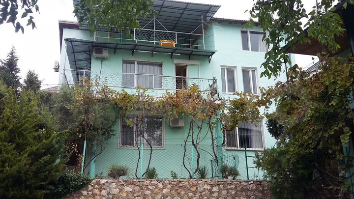 Дом 298 м² на участке 9 сот.