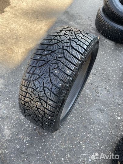 Bridgestone Blizzak Spike-02 225/40 R18 92T