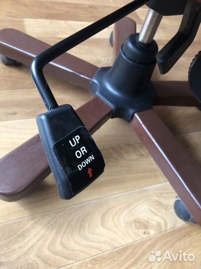 Офисное кресло руководителя бу кожаное