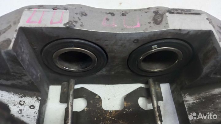 Суппорт передний правый Mercedes GLC C253