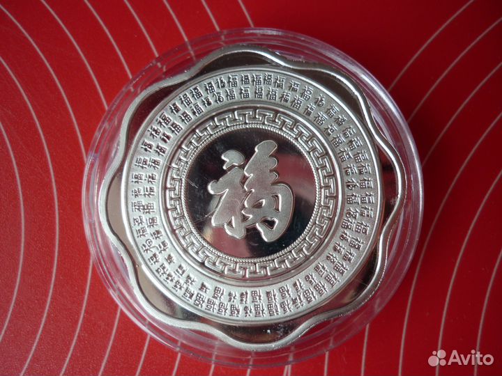 5 коллекционных монет в форме цветка Год Лошади