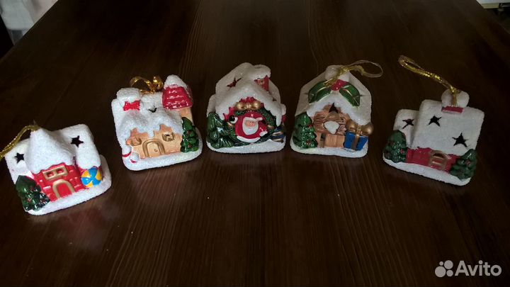 Елочные украшения, елки и гирлянды