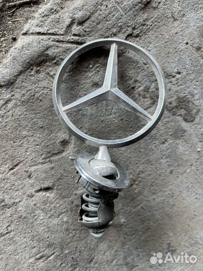 Значек эмблема mersedes 124