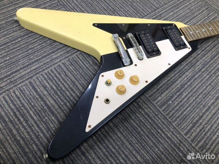 Aria Pro II FV-650 Black n White