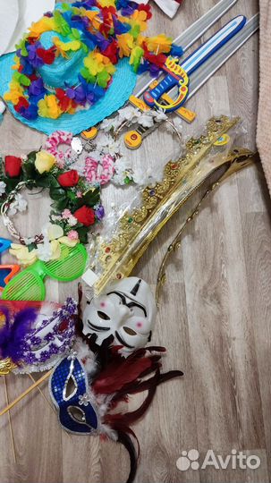 Фото атрибутика праздничная атрибутика маски шляпы