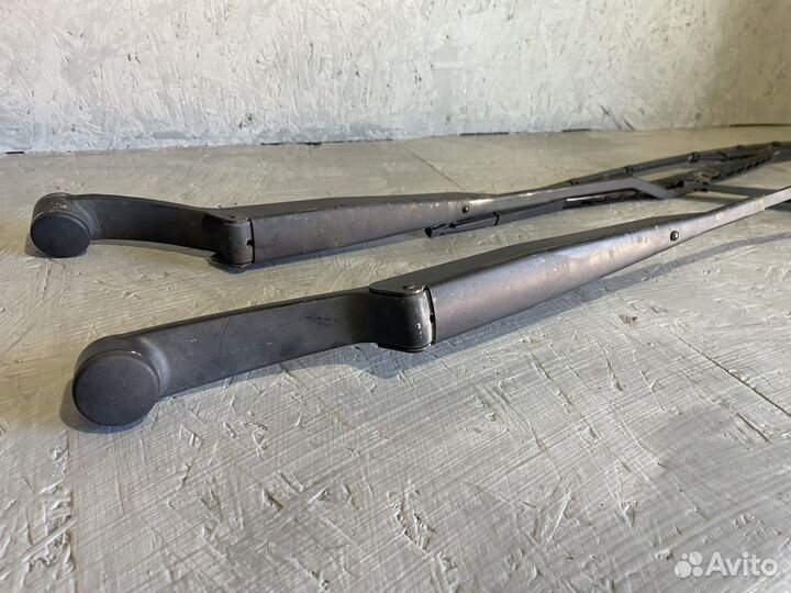 Поводок стеклоочистителя Лада Калина Гранта