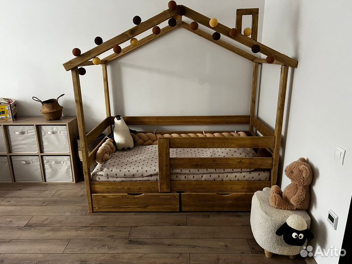 Детская кровать из массива