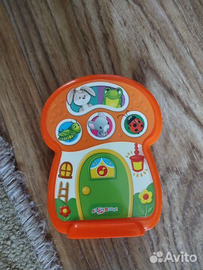 Игрушки для малышей (музыкальные и каталка)