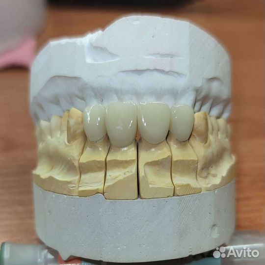 Зубной техник