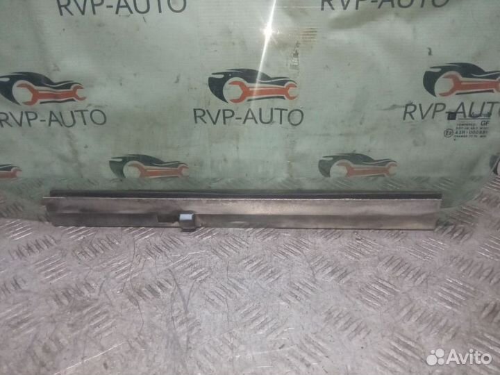 Стекло двери переднее левое Opel Vectra B 1995-00