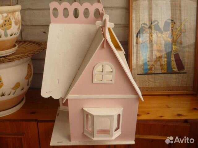 Деревянный игрушечный домик