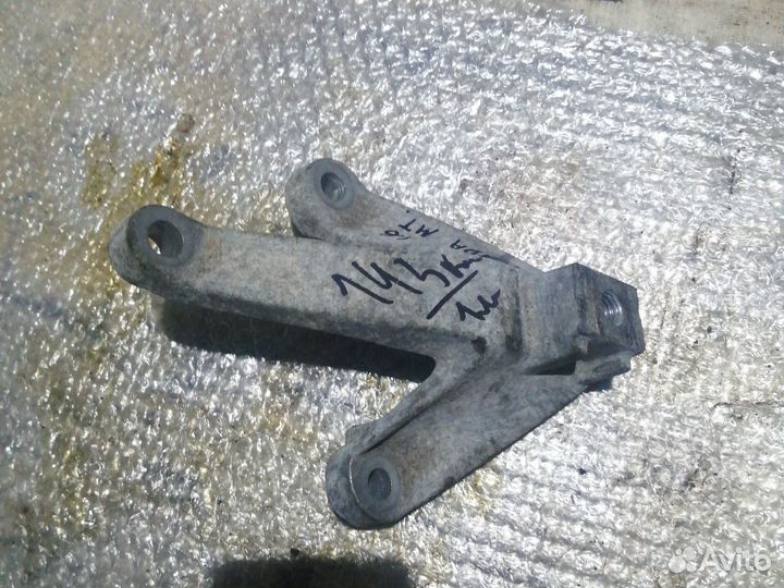 Кронштейн крепления МКПП hwda Ford Focus 2, 1.6