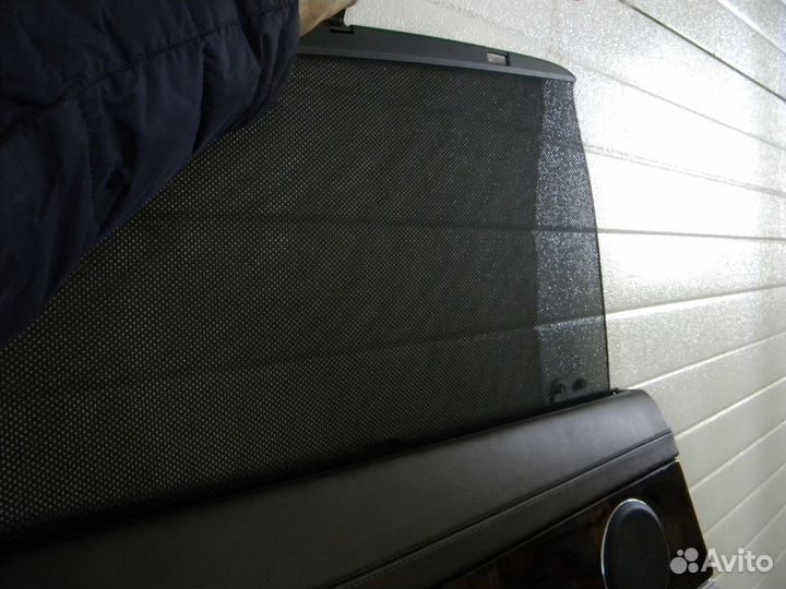 Обшивка двери зад. левая Jaguar XJ Long 351