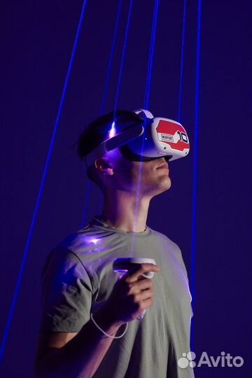 Оператор клуба виртуальной реальности