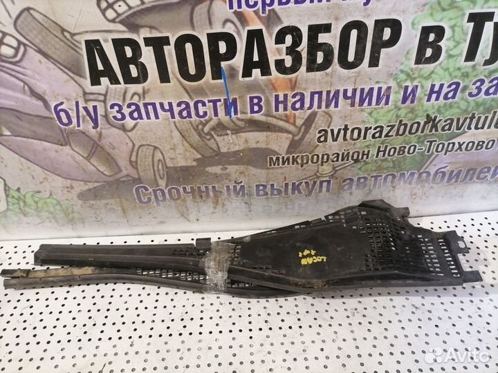 Жабо решетка стеклоочистителя Renault Logan