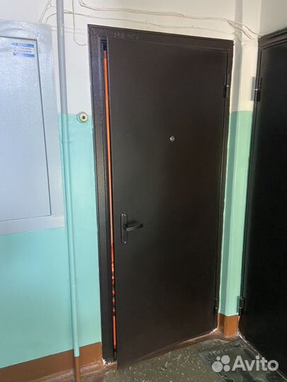 Дверь входная металлическая правая бу