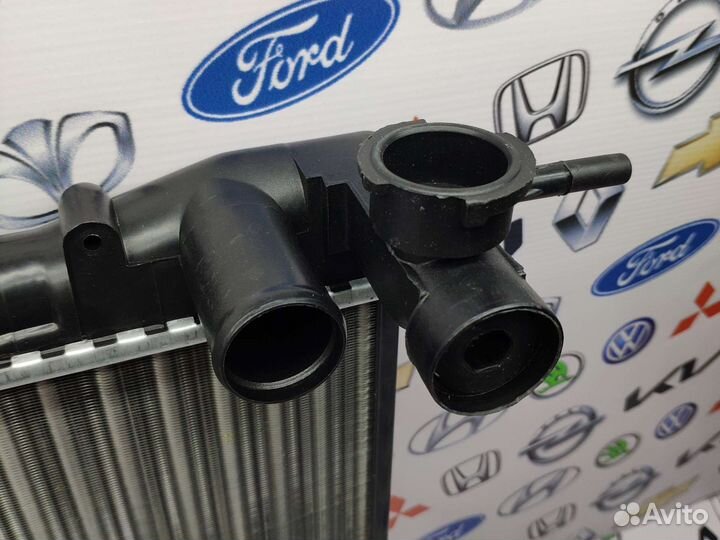 Радиатор охлаждения Nissan Primera P10 (90-96) MT