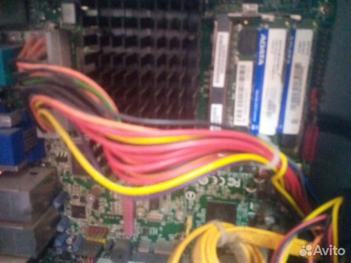 Офисный компьютер с монитором