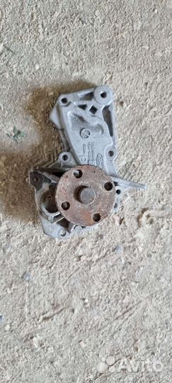 Помпа водяная ford