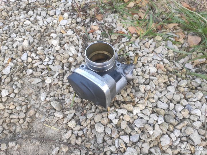 Дроссельная заслонка Volkswagen Golf 4 1J 1.6