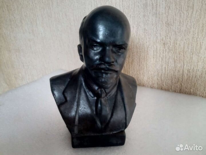 Статуэтки Ленин, Есенин, Нефертити