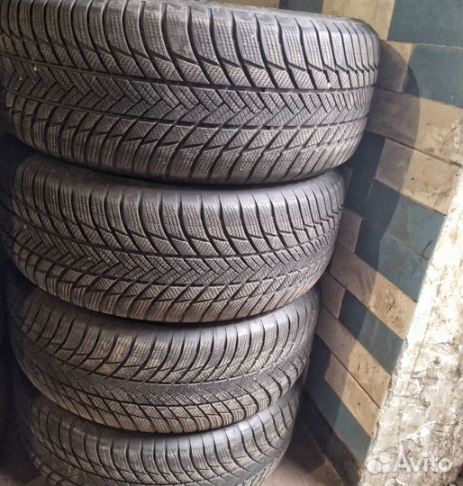 Bridgestone Blizzak LM-001 255/55 R20