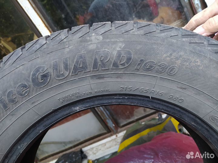Yokohama Ice Guard IG30 215/55 R16