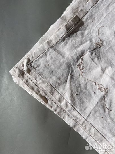 Скатерть льняная с вышивкой белая