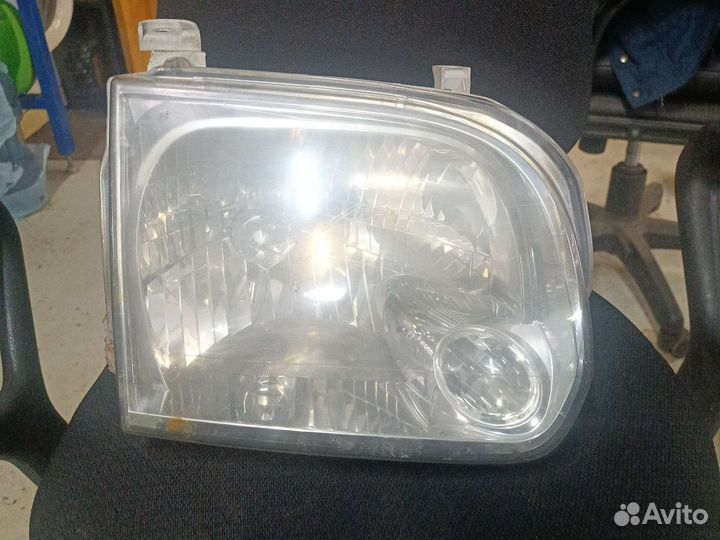 Фара toyota tundra