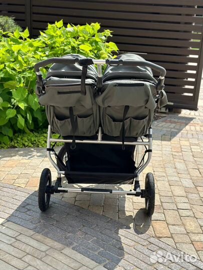 Коляска для двойни bumbleride