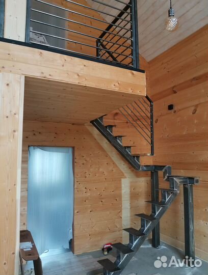 Сварной Каркас Лестницы на Монокосоуре в Коттедж